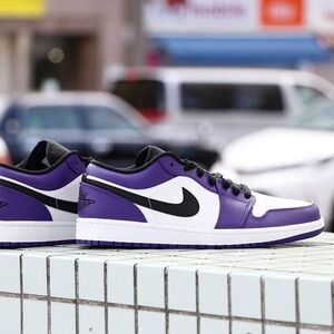 Air Jordan 1 Low  Court Purple/Black/White color way men’s size 9